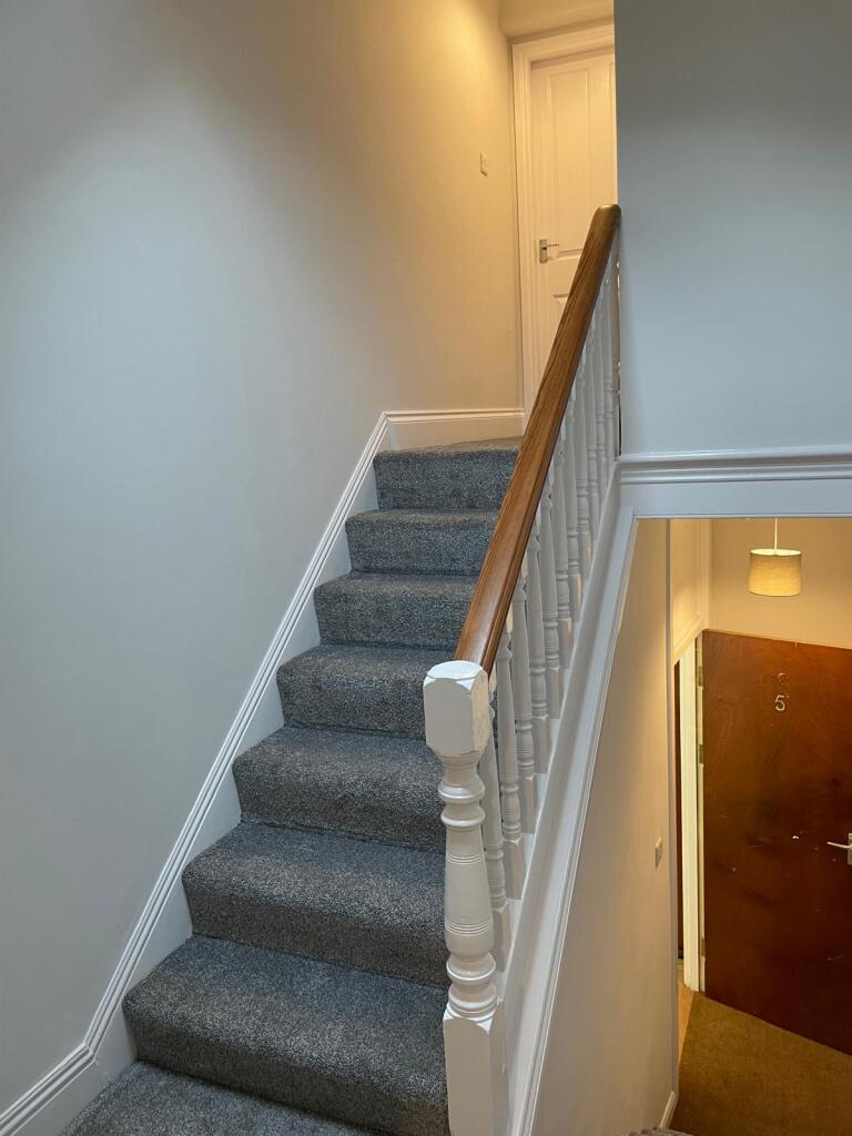 Flat 5. Duplex Stairs.jpg