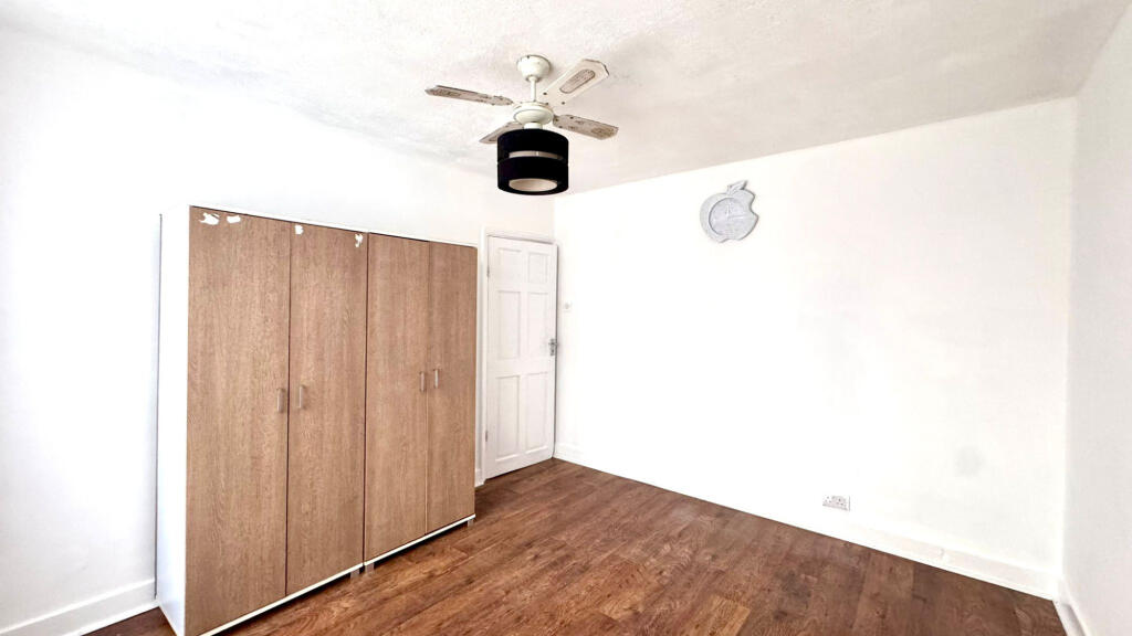 Kings Avenue,  Greenford, UB6