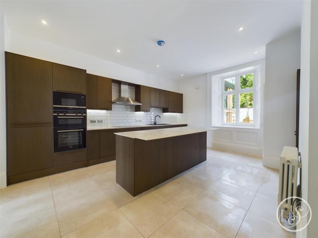Kitchen / Dining