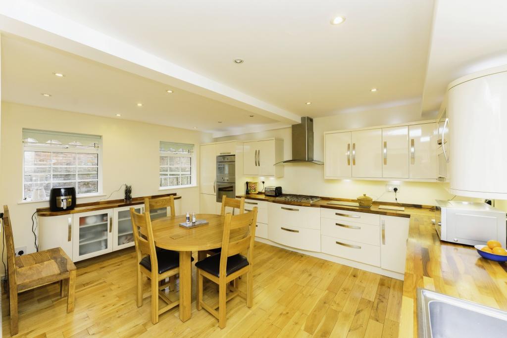 Kitchen/Breakfast