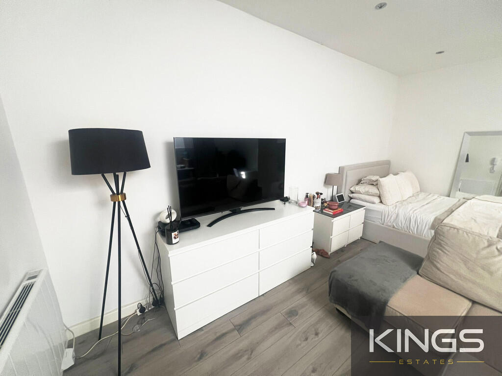 Flat 2, 14b Shirl...