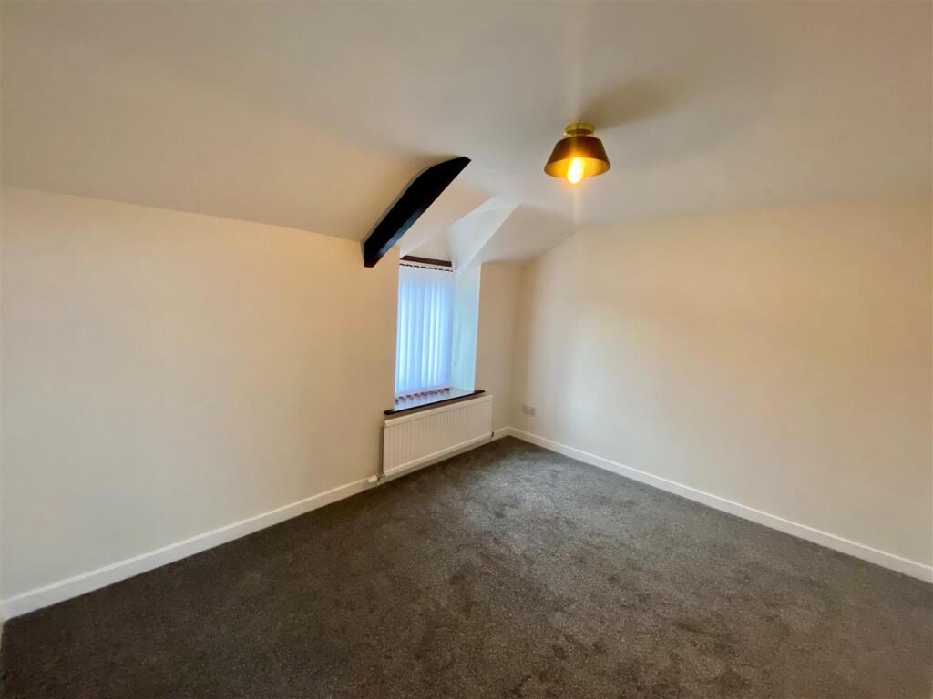 22 crown rd bed 2.jpg