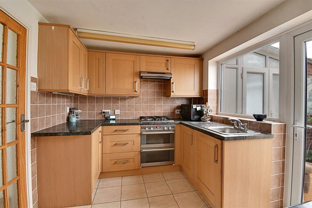 Kitchen 1.jpg