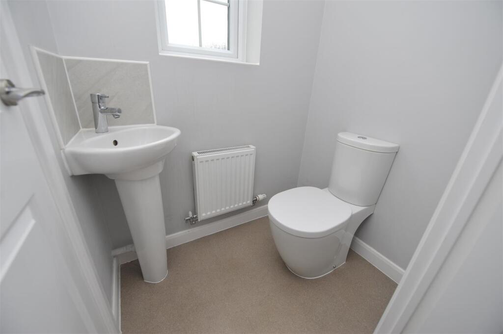 Downstairs WC.JPG