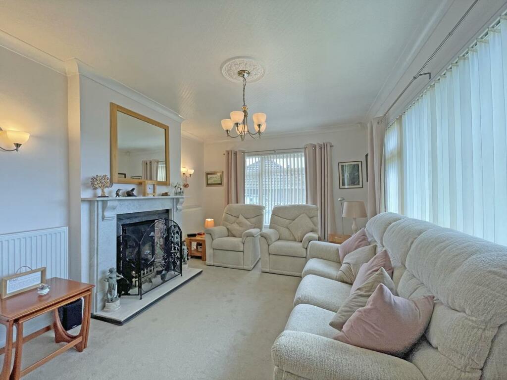 Kingswear Crescent 8 - Lounge 2.jpg