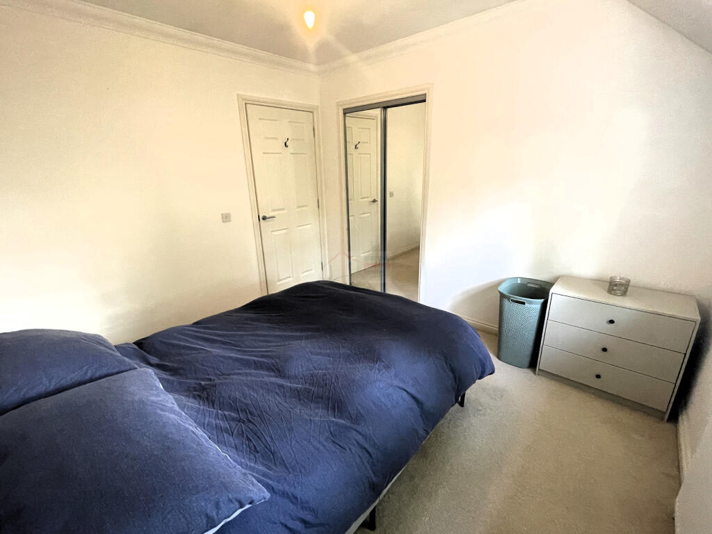 Bedroom 1b.JPG
