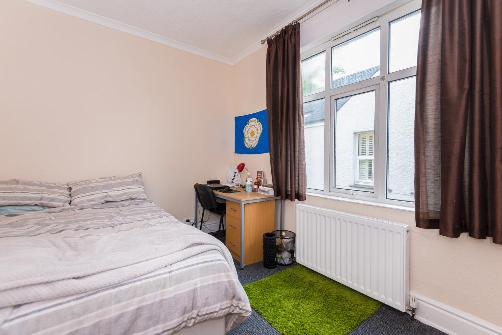 Bedroom 2- 800px.jpg