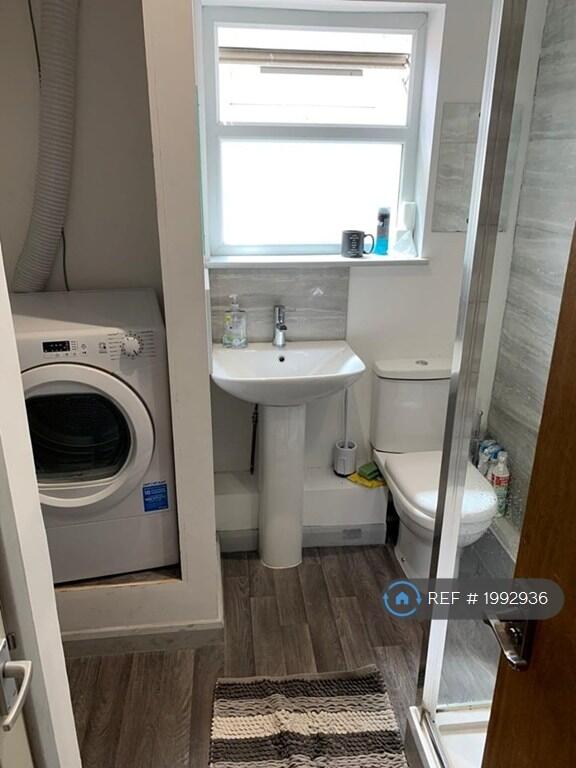Shower Room And Wc