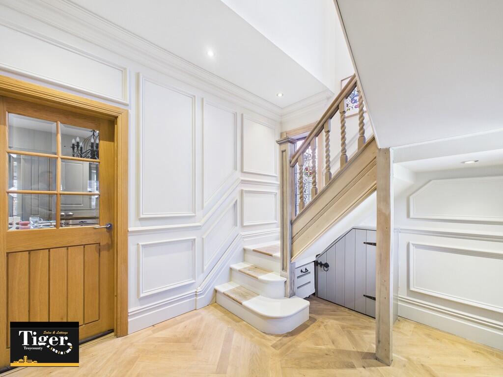 CAM02176G0-PR0557...