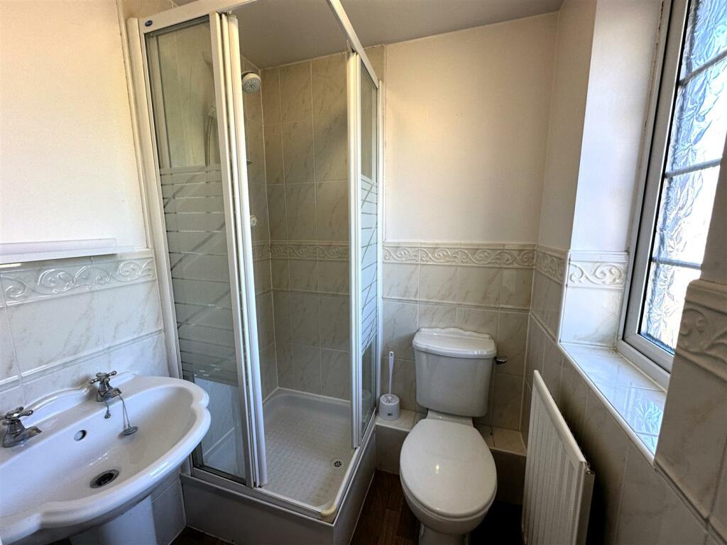 ensuite.jpg