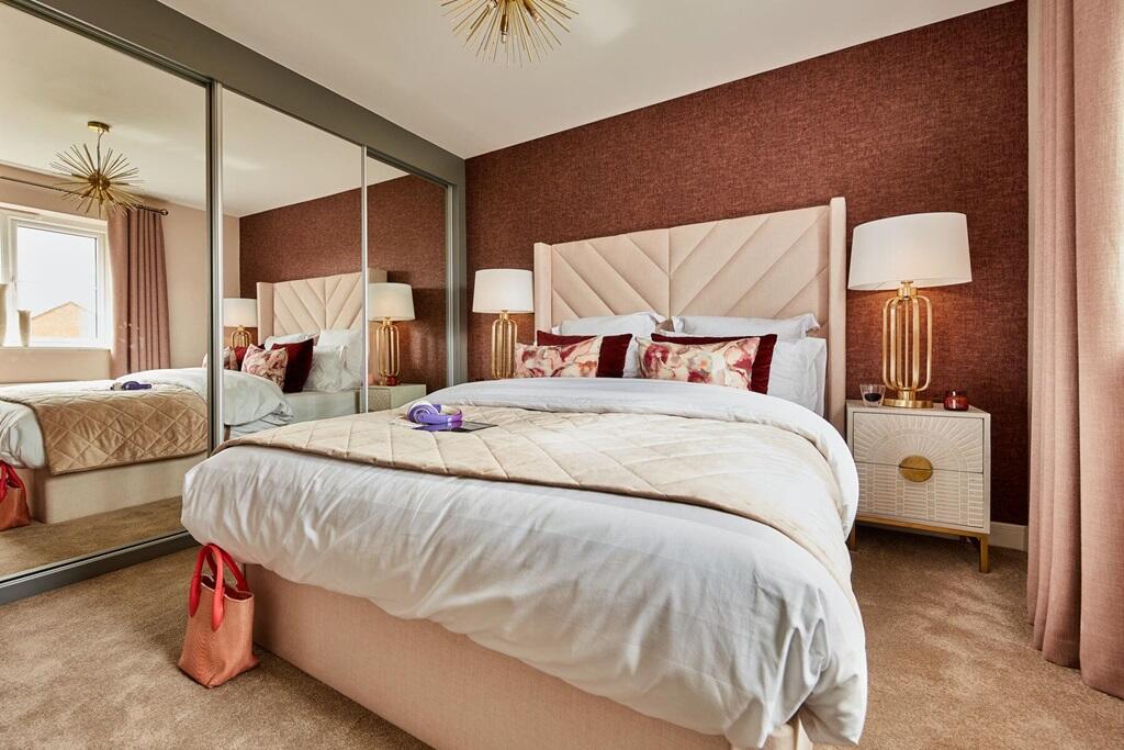 King-size bedroom with lots of space for storage