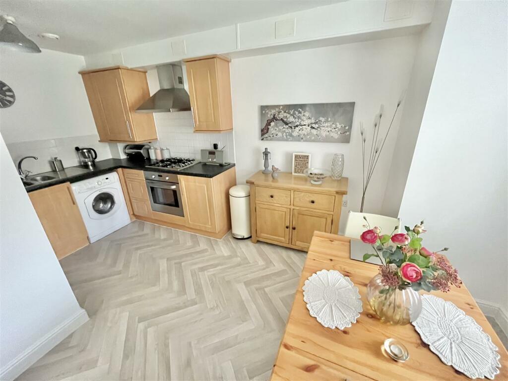 Dining Kitchen Aspect 5