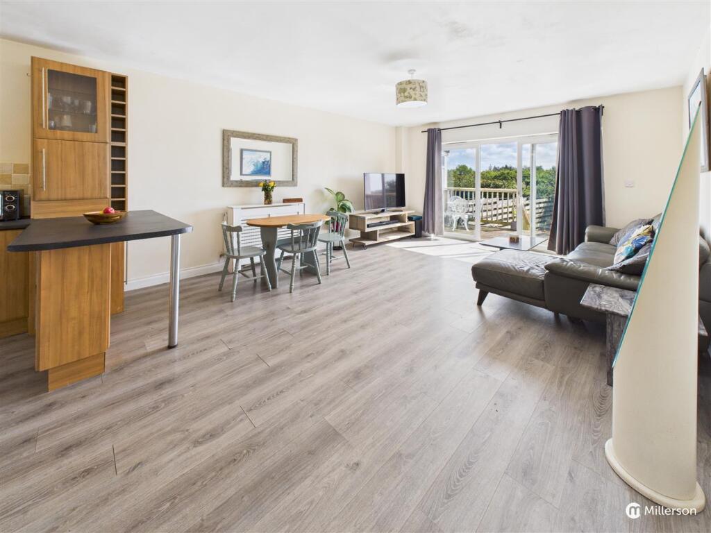 Kitchen / Diner / Lounge