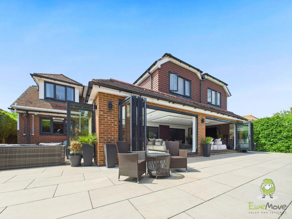 CAM01543G0-PR0141-STILL086