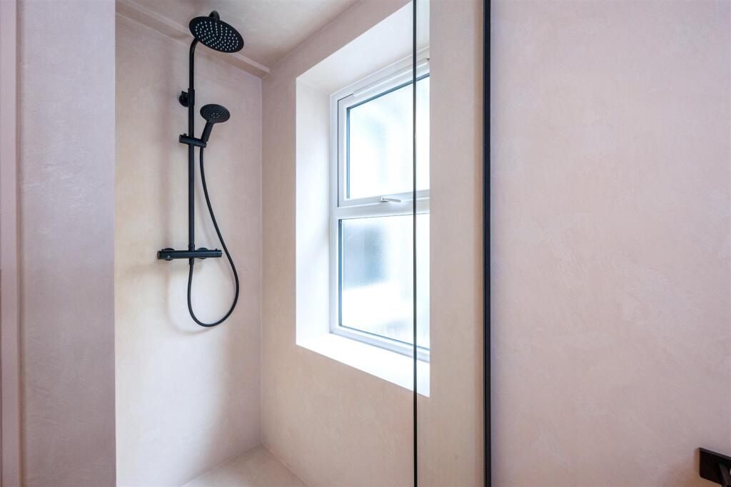 Ground Floor Flat-003.jpg