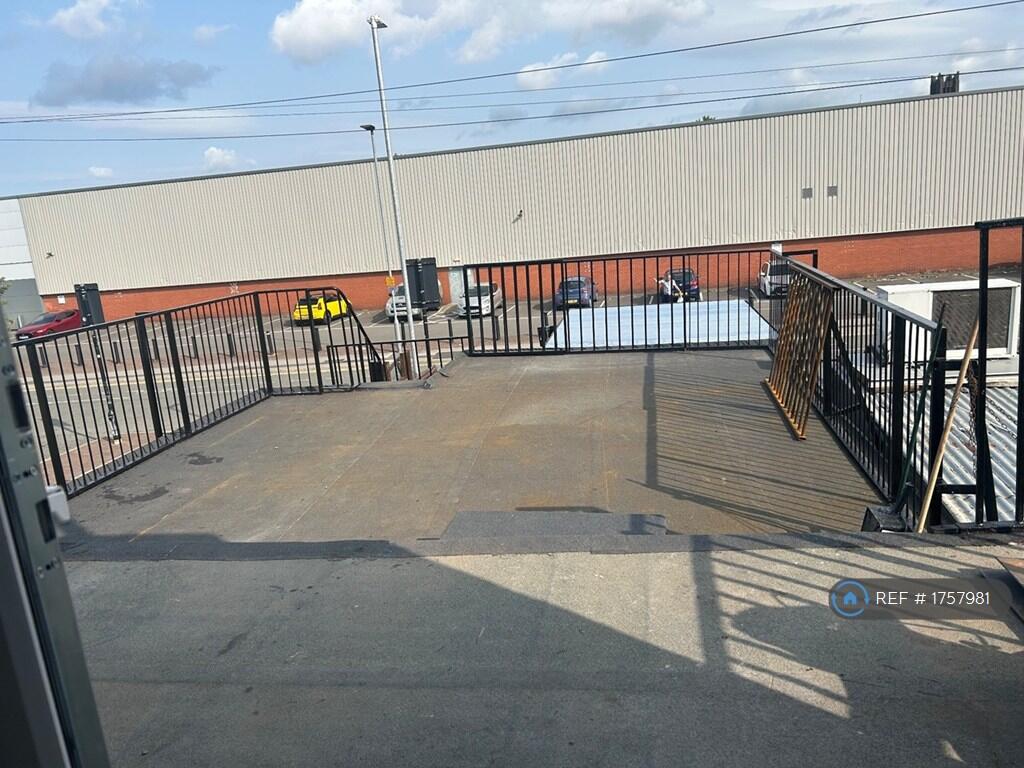 Spacious First Floor Flat Patio Entrance For Flat