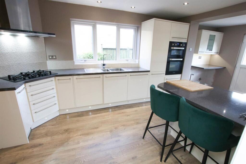 BREAKFAST KITCHEN