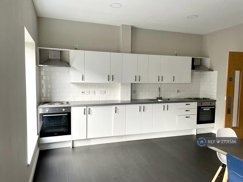 Communal Kitchen 
