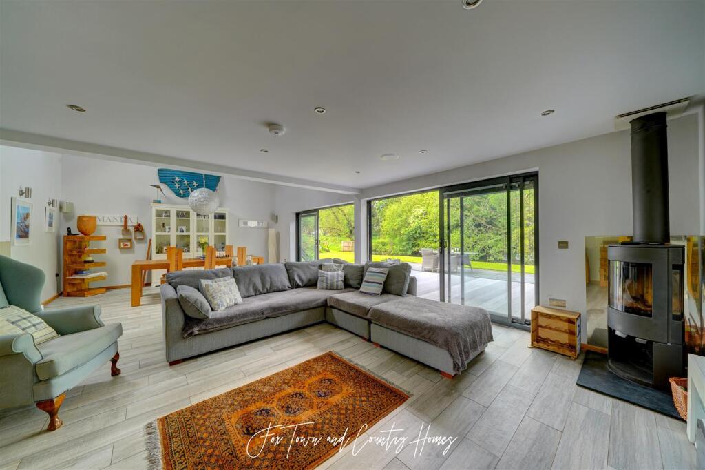 The Lake House (7).jpg