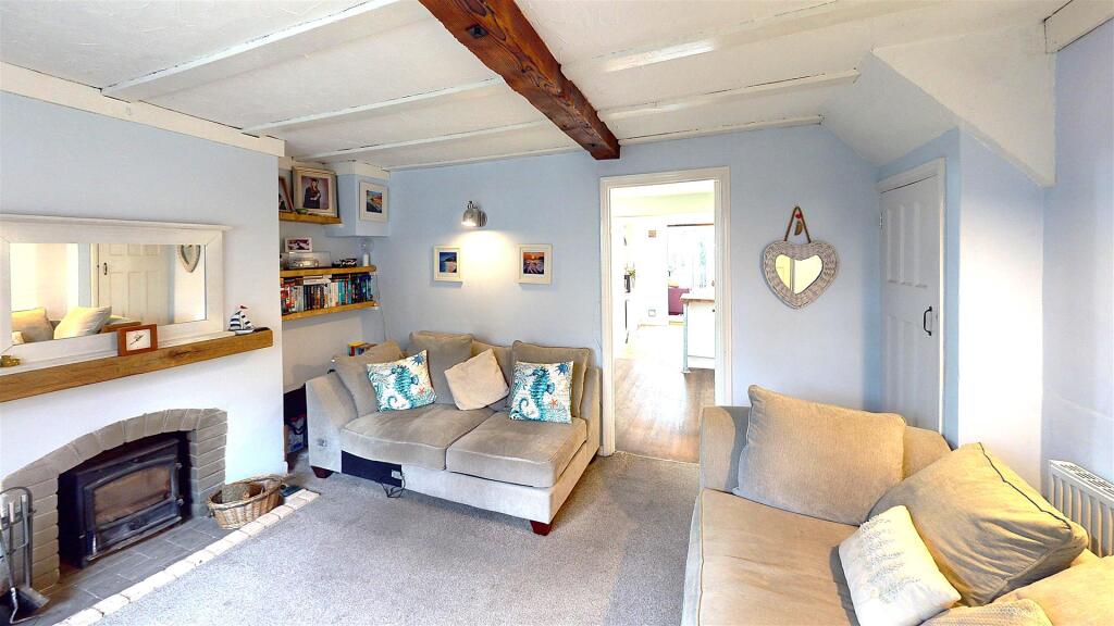 Leechpond-Hill-Living-Room.jpg