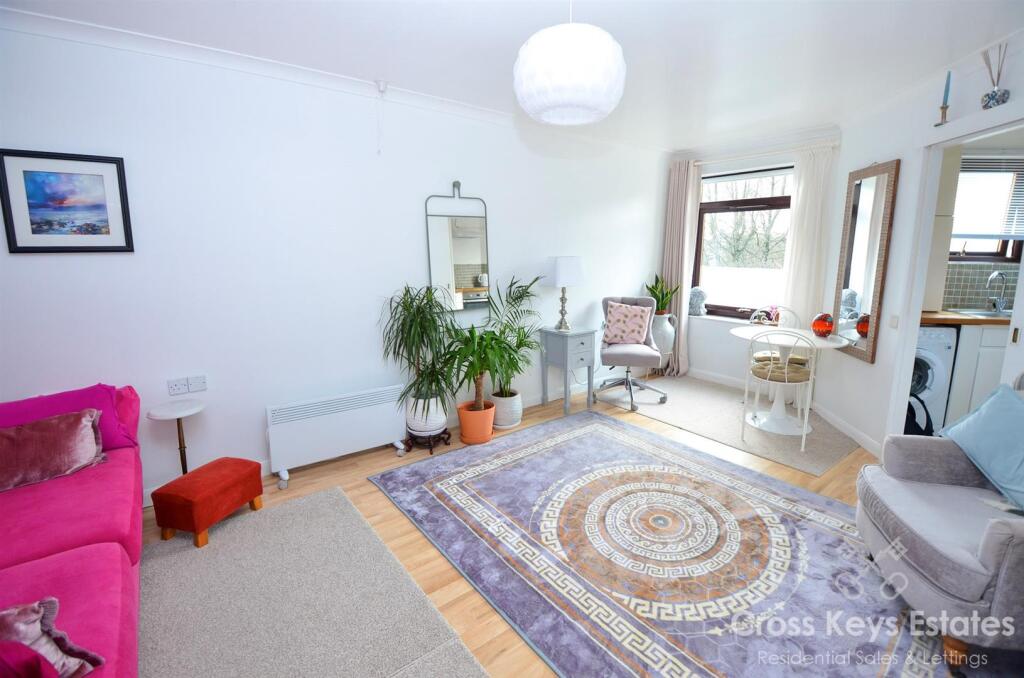 Sitting/ Dinning Room