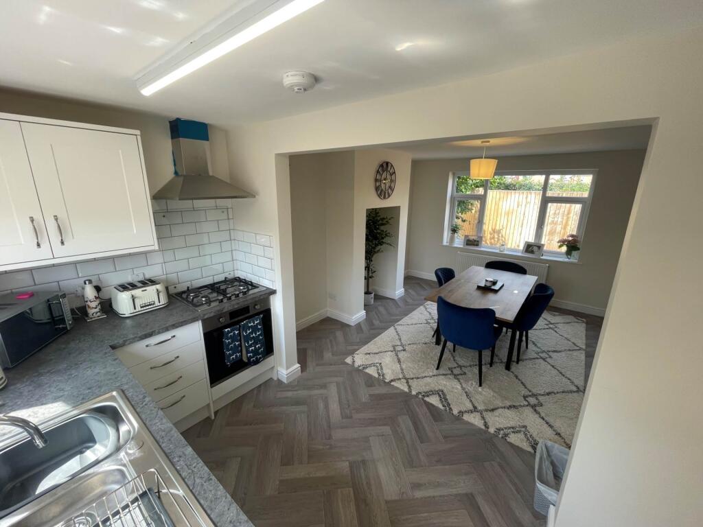 The Longshoot, Warks