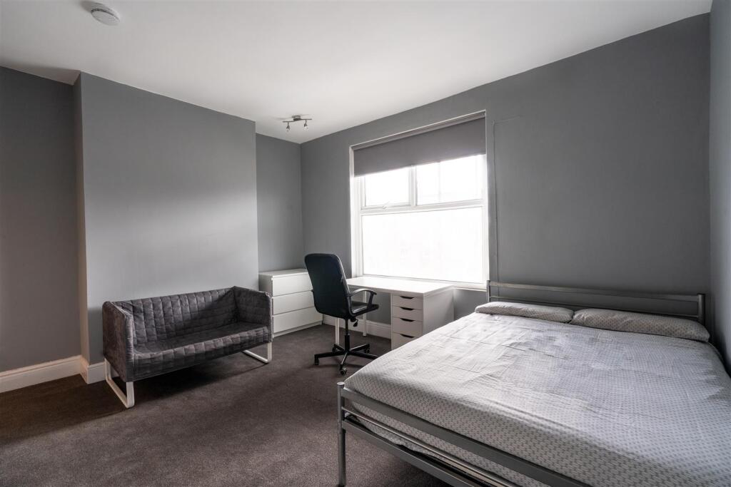 Front Bedroom.jpg
