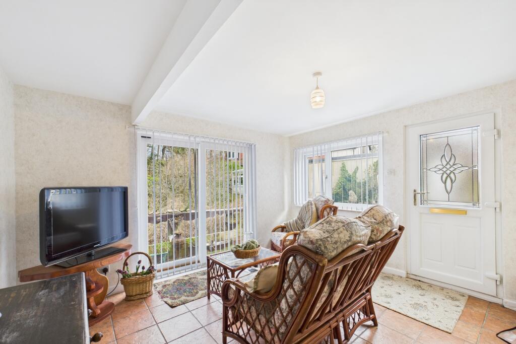 CAM04201G0-PR0068-STILL024