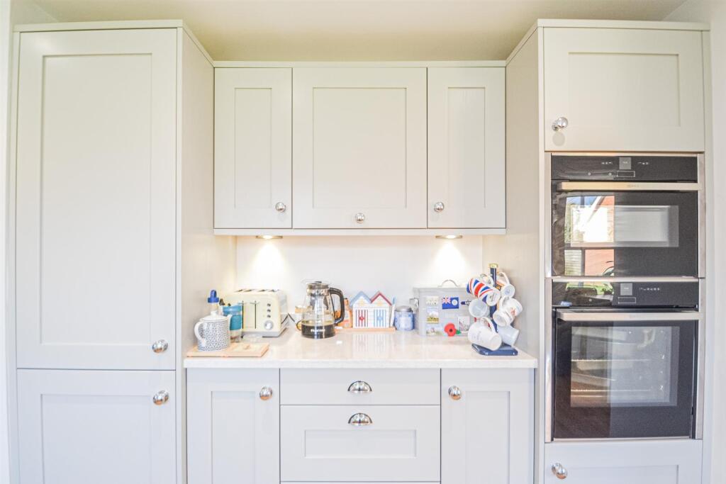 Kitchen Unit Run