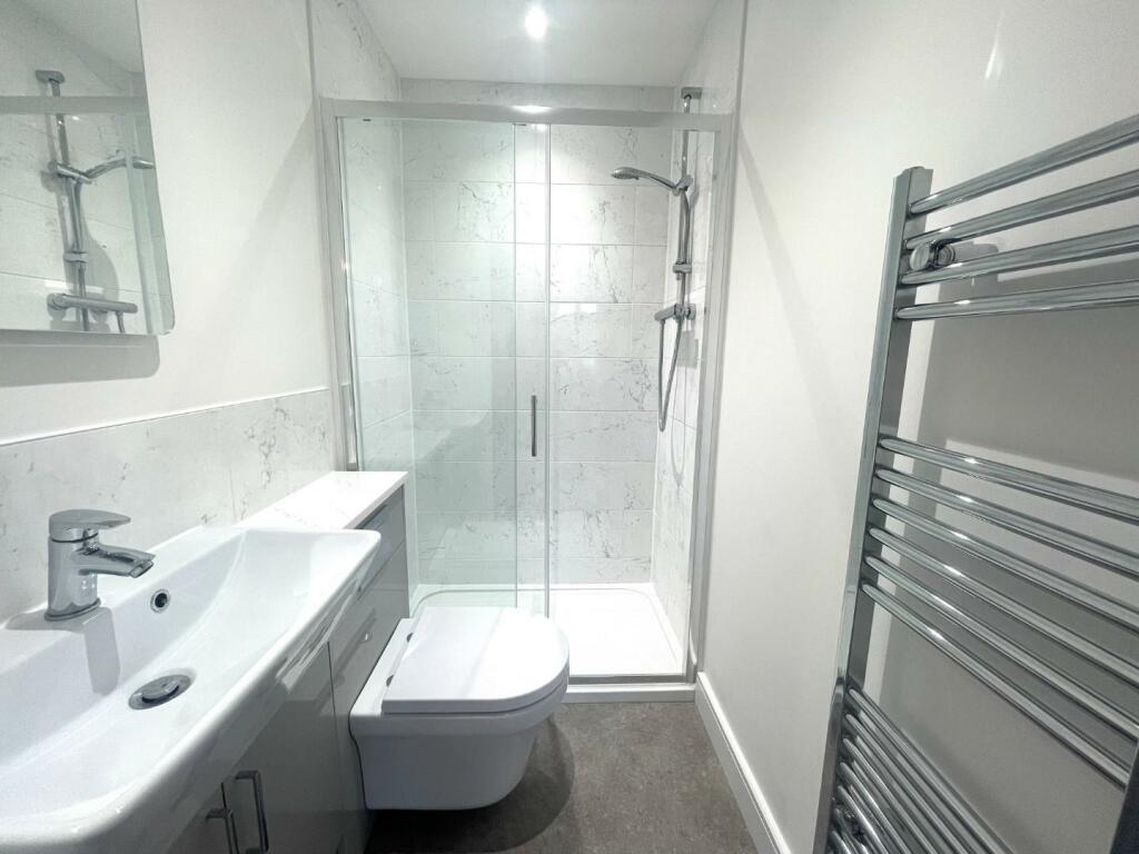 Ensuite.JPG
