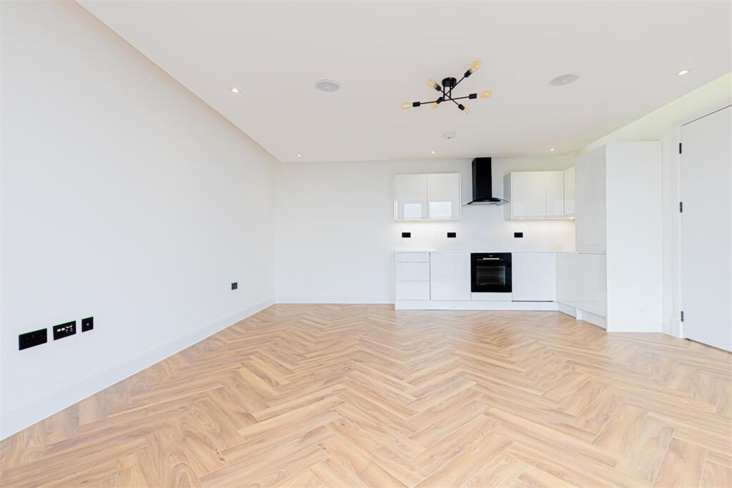 eninsula Court (8).jpg