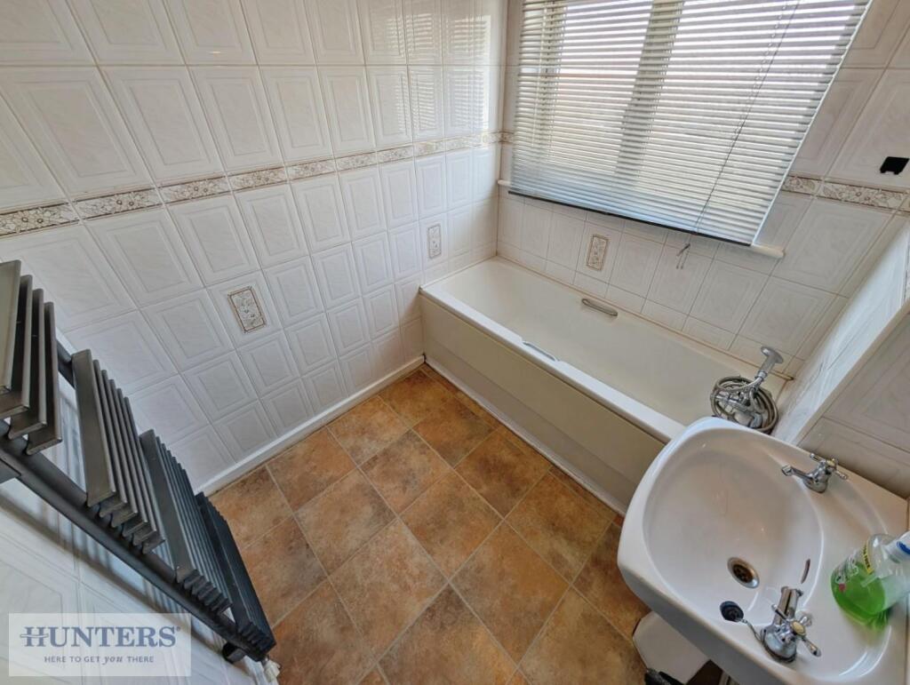 Bathroom Separate W/c