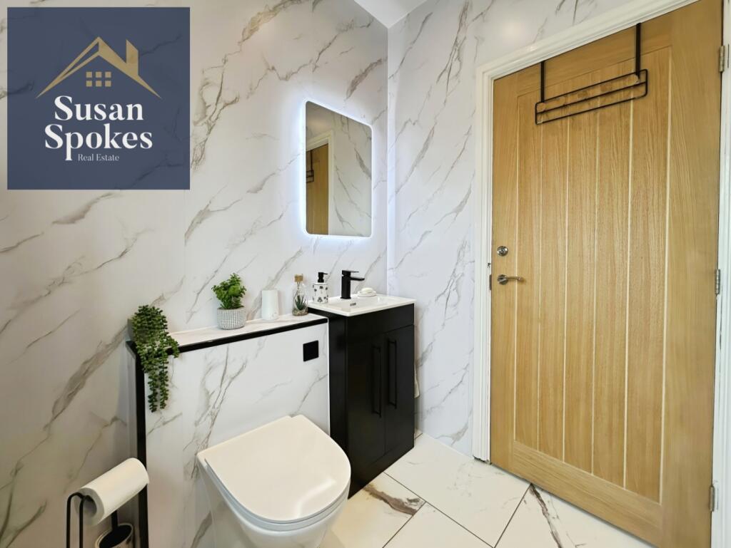 pbox-bathroom-325497.jpg