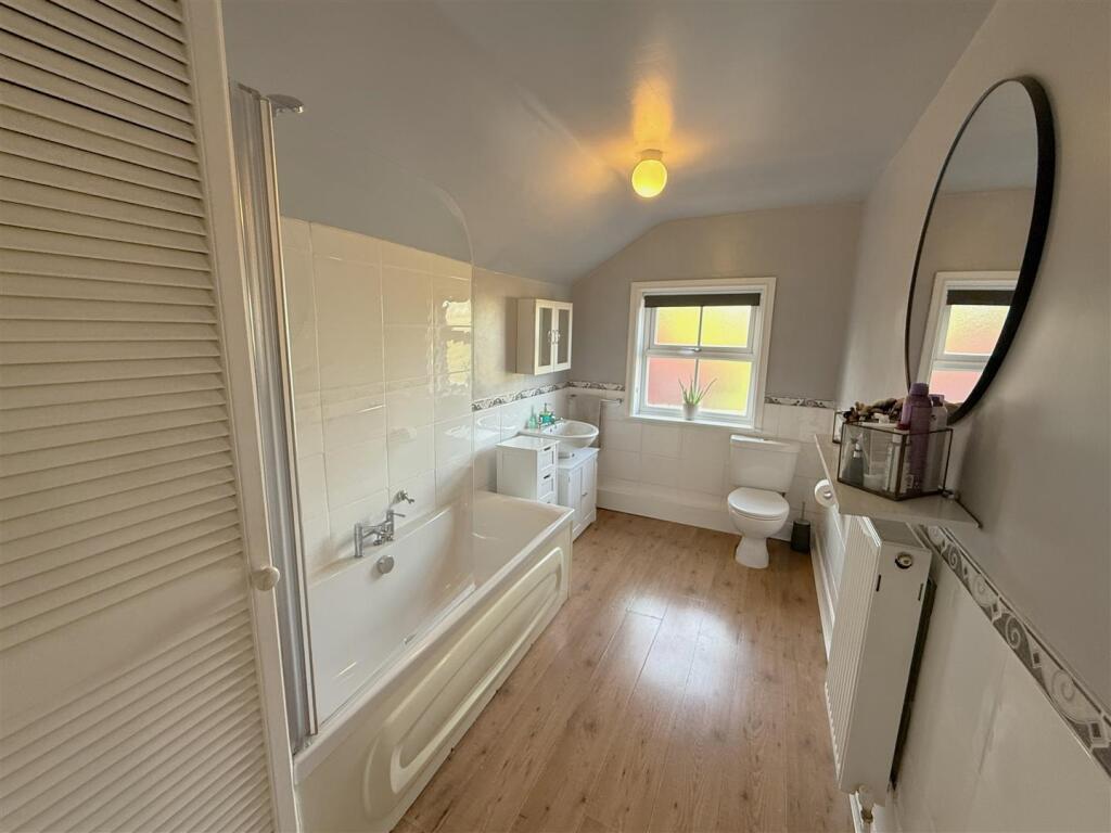 Bathroom.JPG