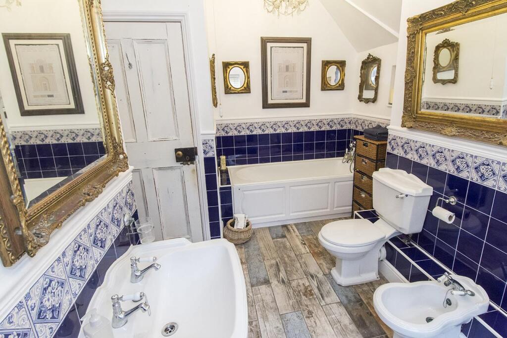 Family Bathroom Additional Photo