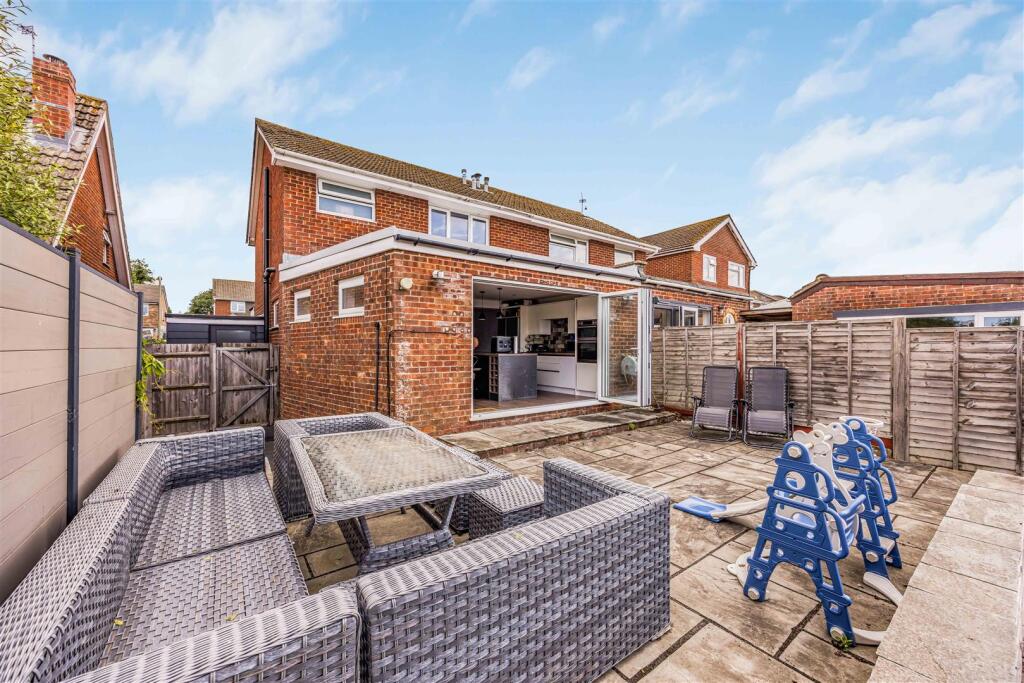 46 Kingscote Road, Waterlooville-Small-PorticoMark