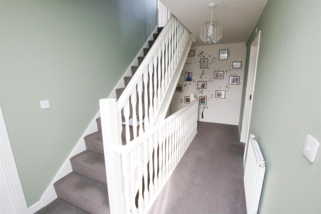 FIRST FLOOR LANDING