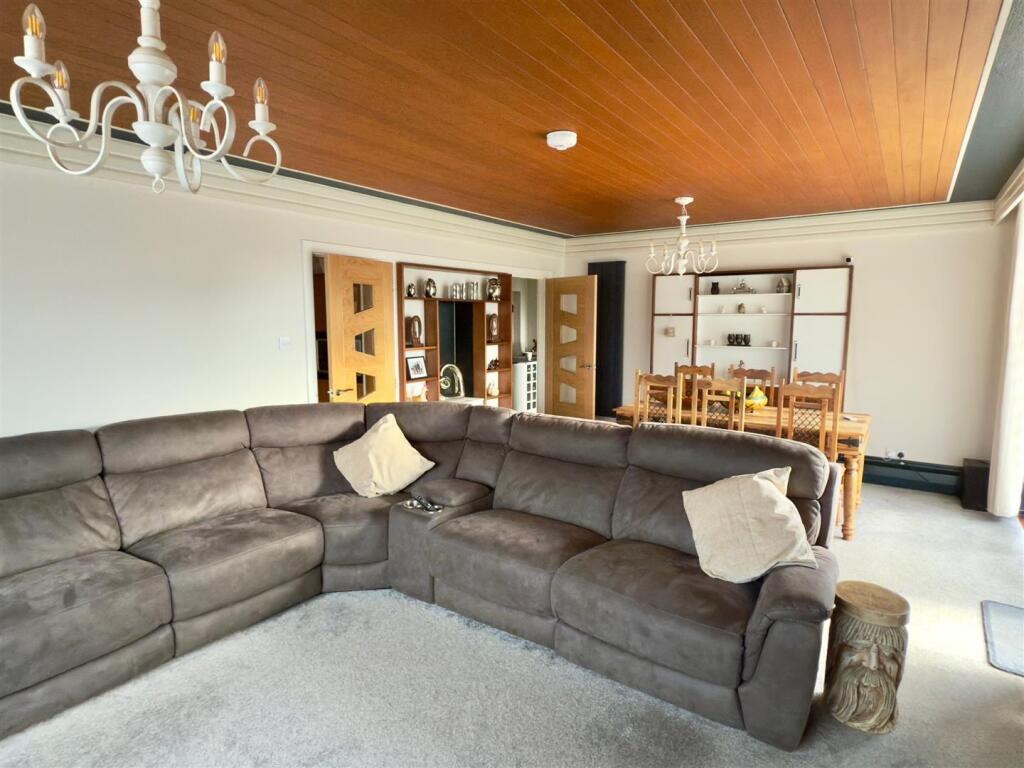 LOUNGE.jpg