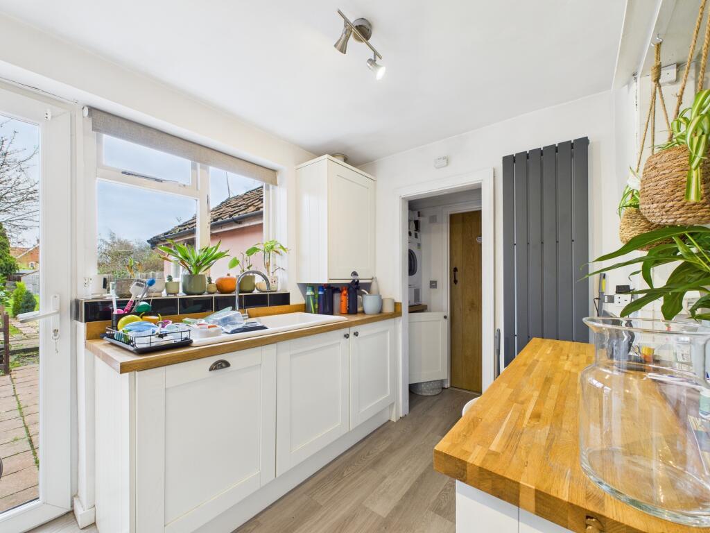Kitchen 1.jpg