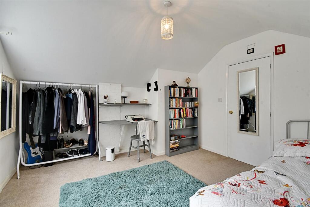 Bedroom 2_3.jpg