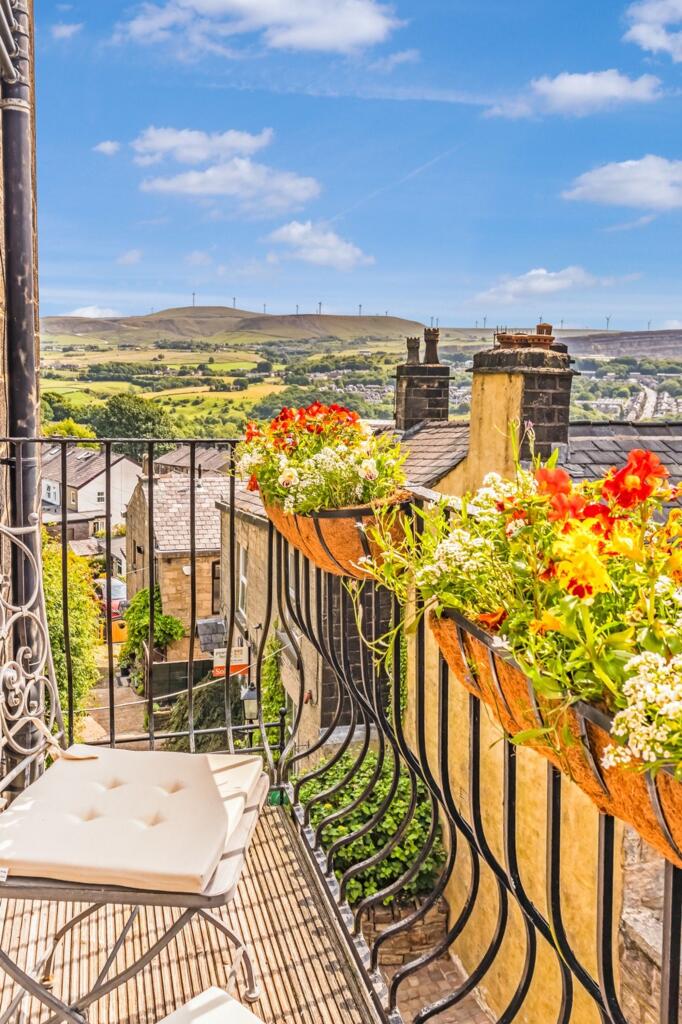 Bedroom with En Suite &amp; Balcony