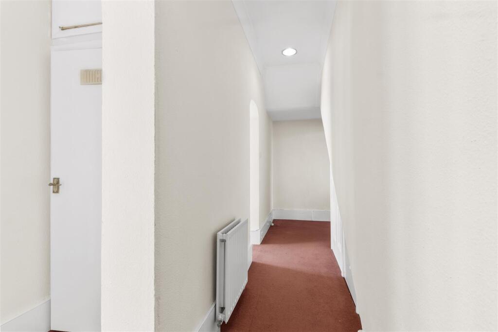 entrance hall #2.jpg