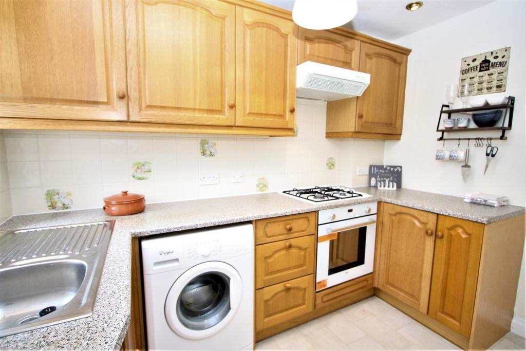 Kitchen 2.jpg