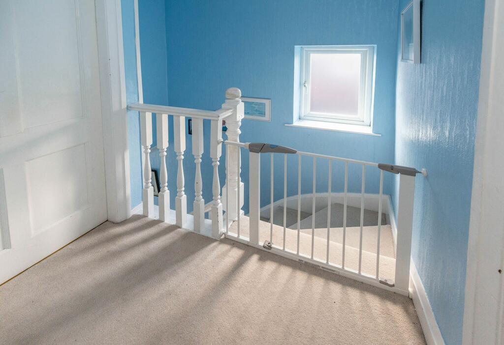 HALLWAY LANDING AND WC