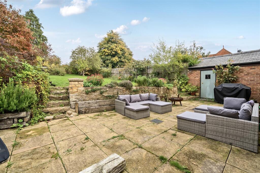 The Robin Hood House, Greens Norton (10).JPG