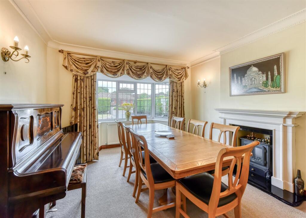 49 Sabrina Road-dining.jpg