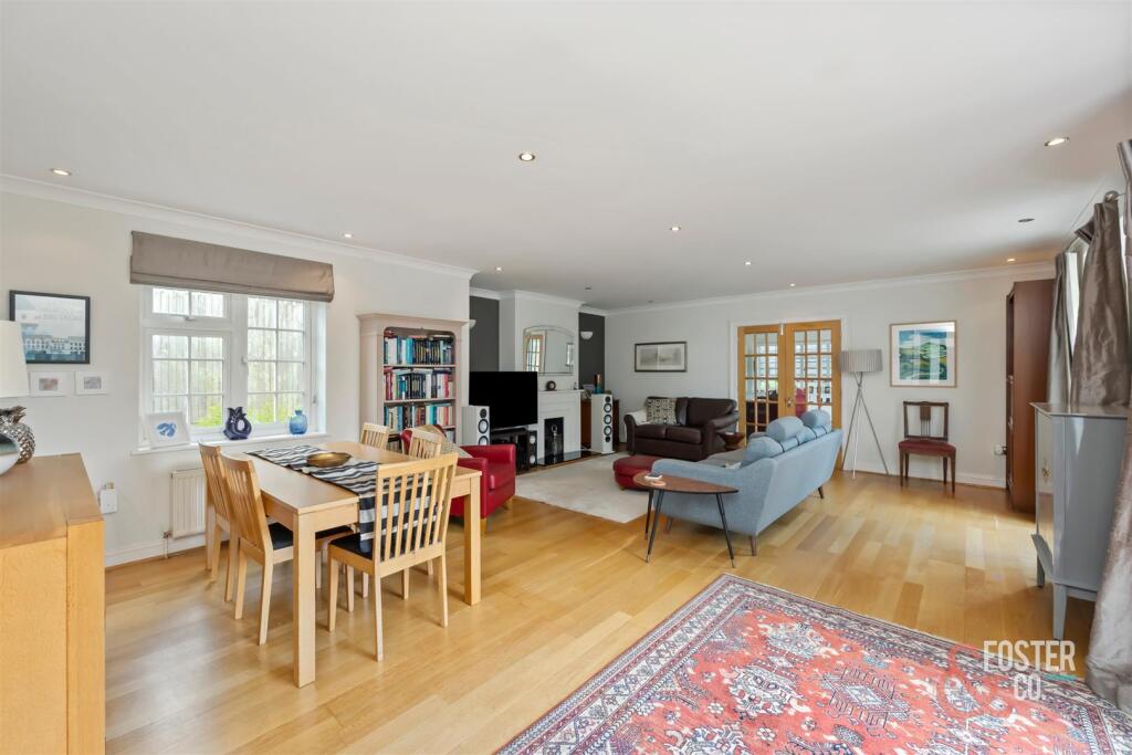 The Droveway, 22A-015.JPG