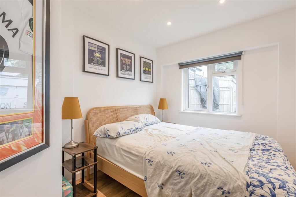 358 Molesey Road, KT12 3PG - 20.jpg