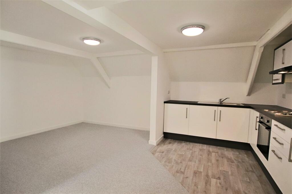 6 Meadey Lounge and Kitchen