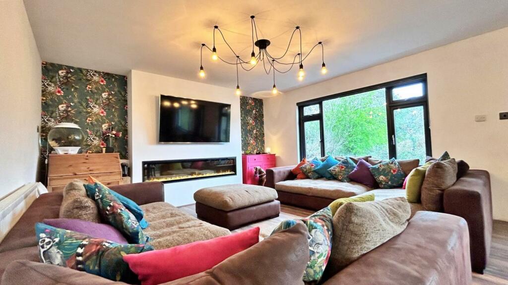 Living Room 2.jpg